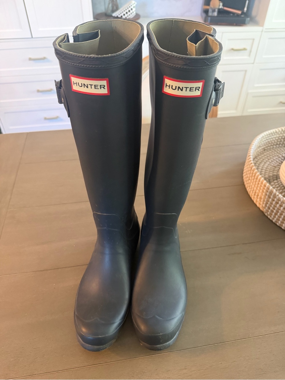 Hunter Navy Knee-High Rubber Rain Boots Unisex size 10 womens/8 Mens - Picture 2 of 9